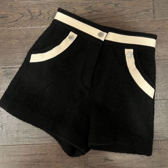 SOLD Maje Short - Picture 1 of 2